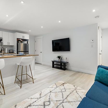 Beautiful 1 Bedroom Apartment - Private Entrance Moncton Eksteriør bilde