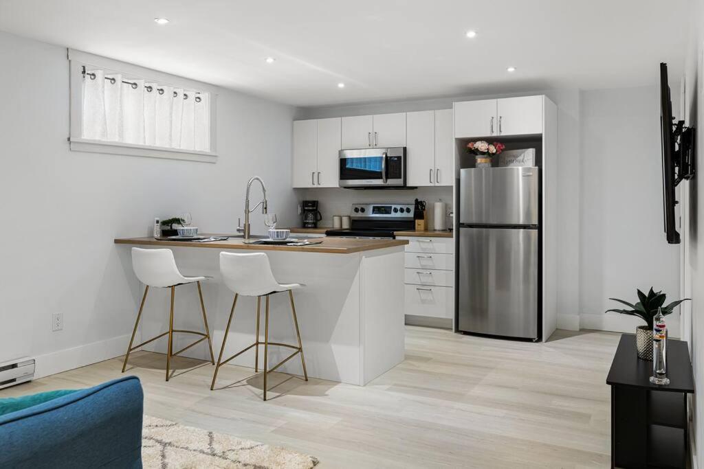 Beautiful 1 Bedroom Apartment - Private Entrance Moncton Eksteriør bilde