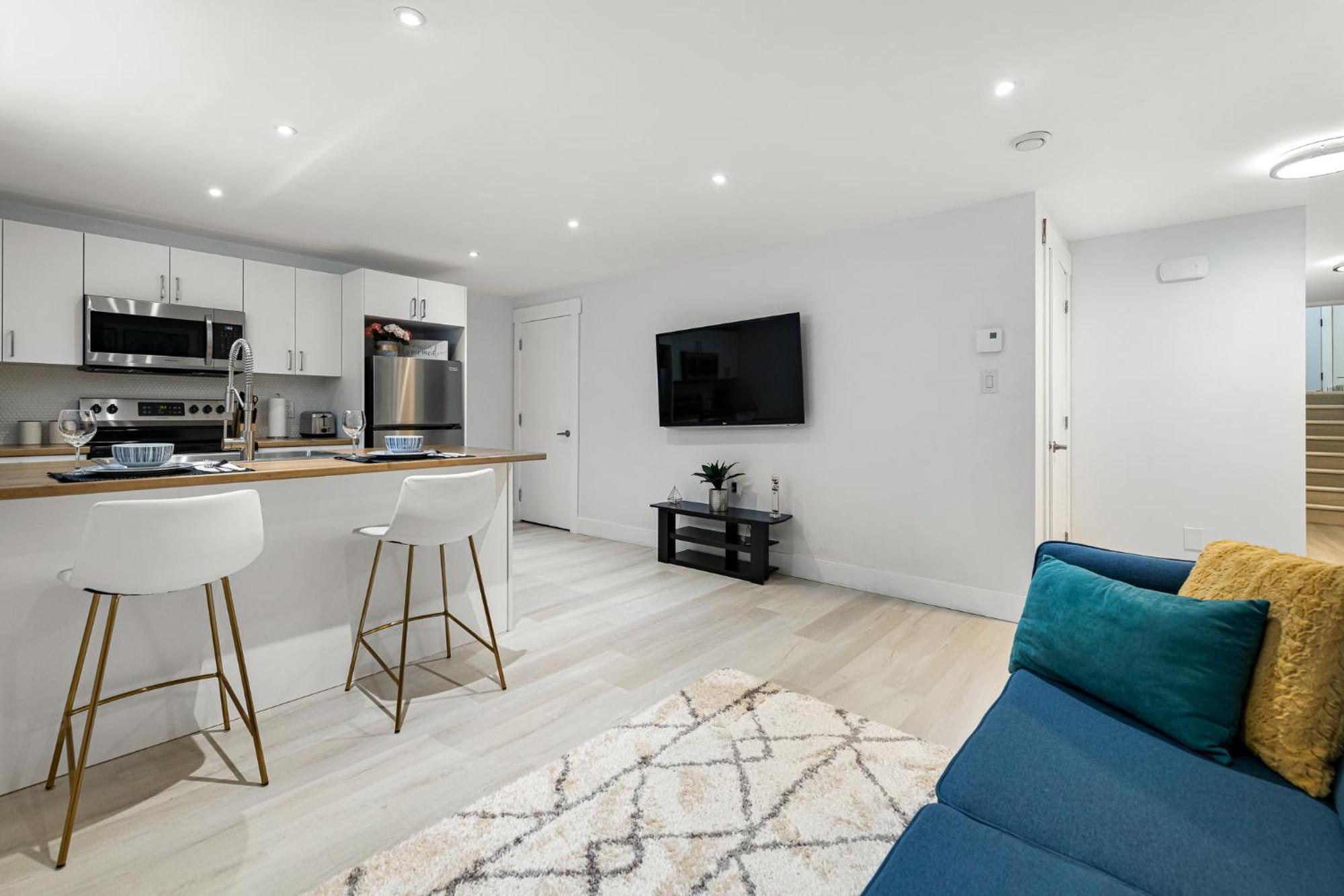 Beautiful 1 Bedroom Apartment - Private Entrance Moncton Eksteriør bilde